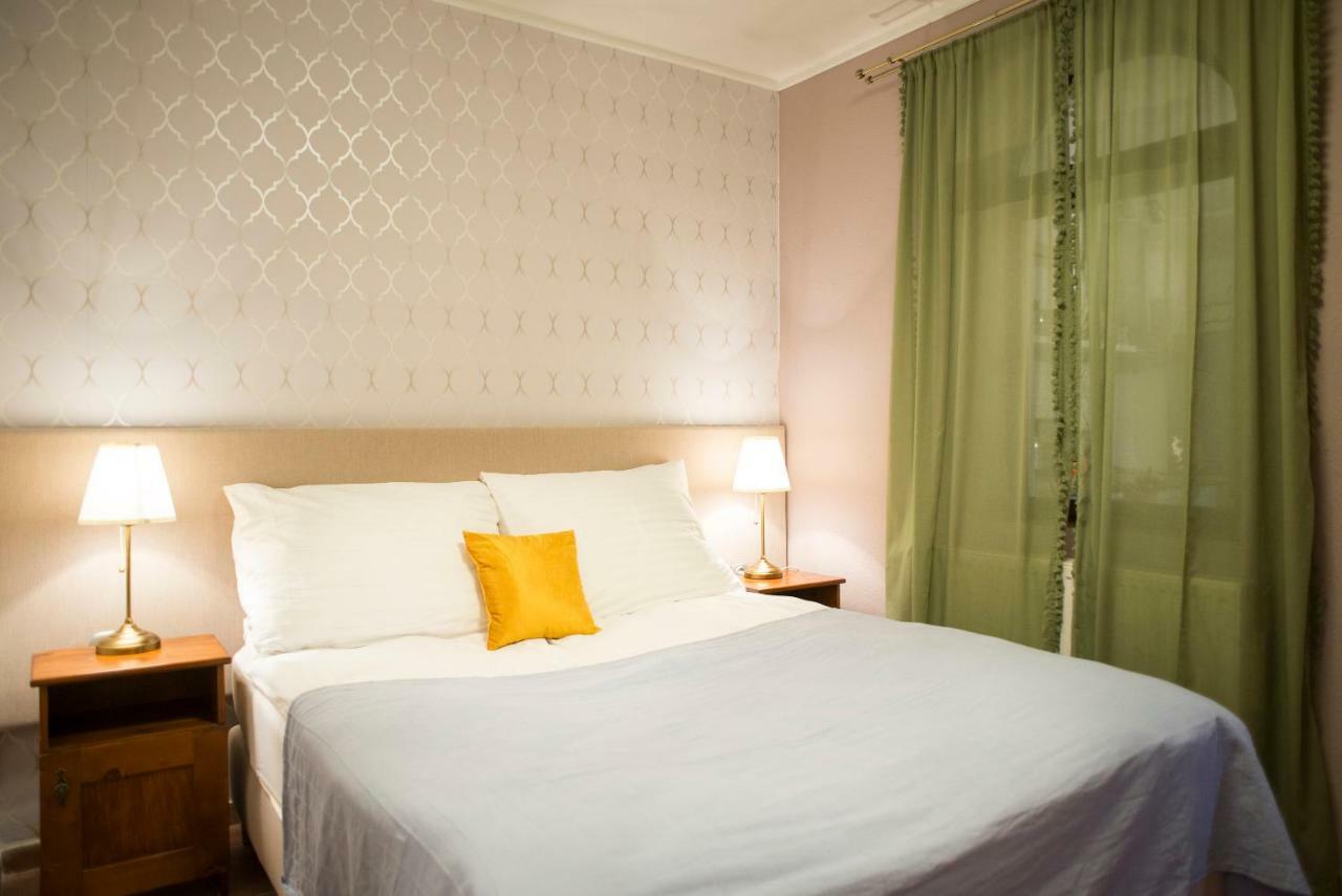 Szent Anna Panzio Hotel Esztergom Buitenkant foto