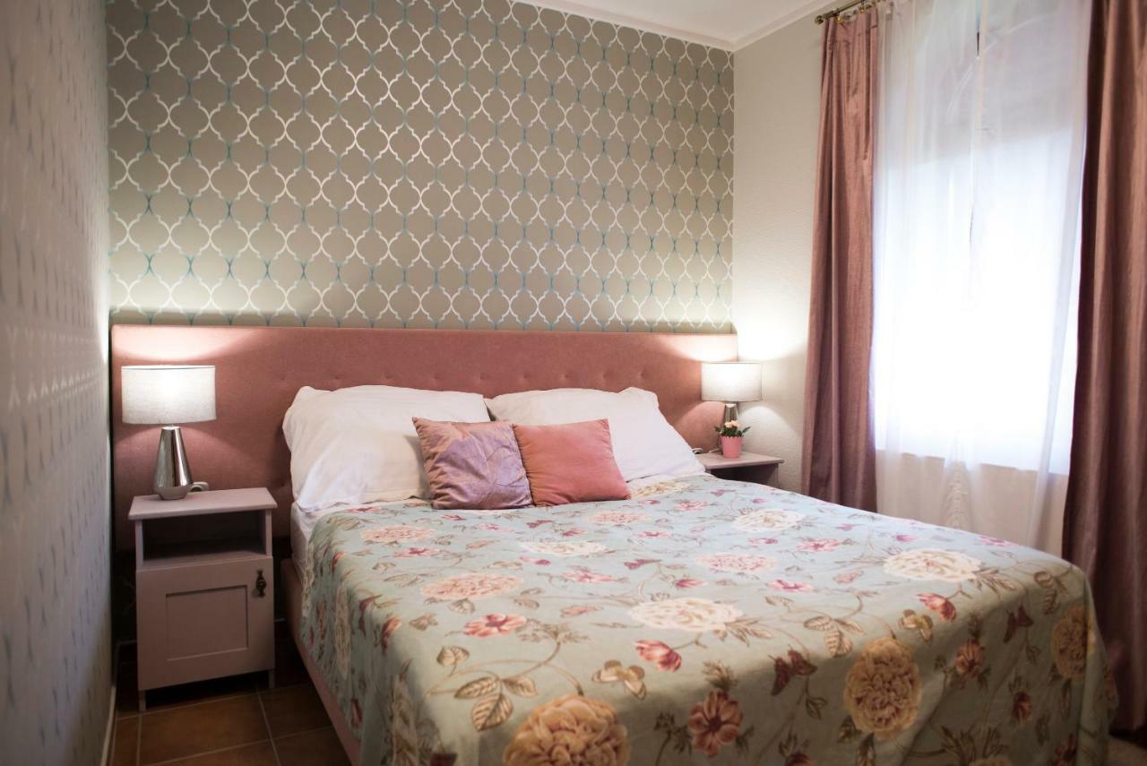 Szent Anna Panzio Hotel Esztergom Buitenkant foto